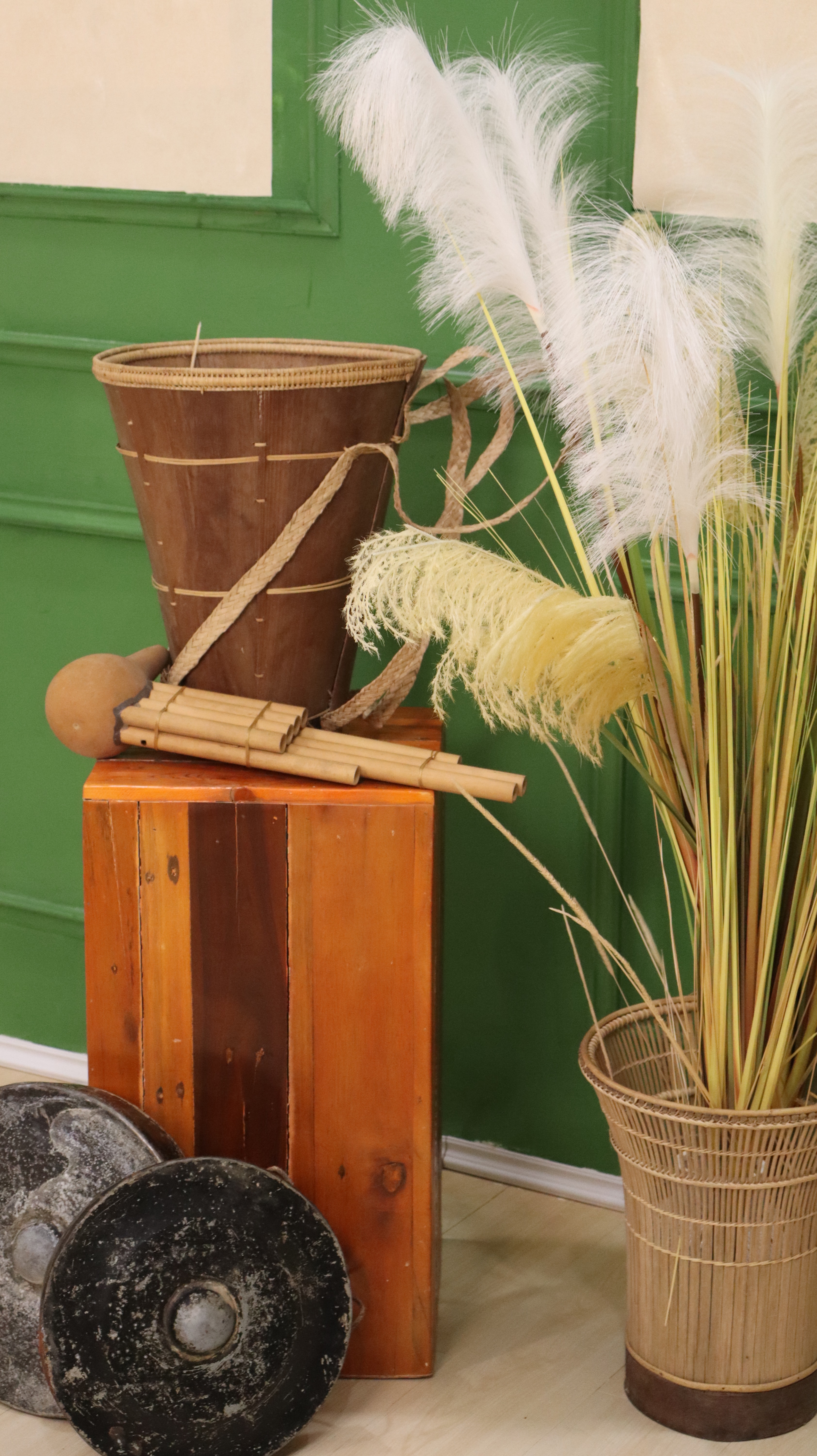 Warm festive set details at Nezco Space